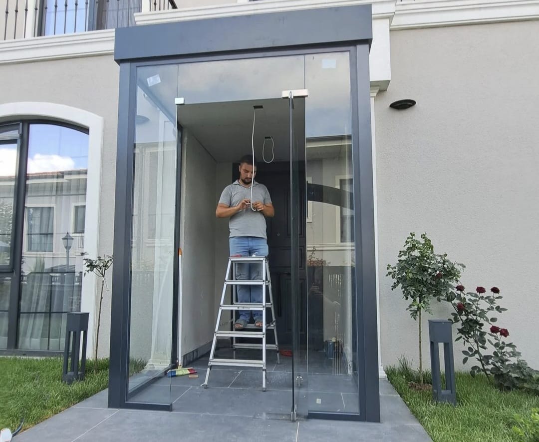 VİLLA GİRİŞİ RÜZGARLIK